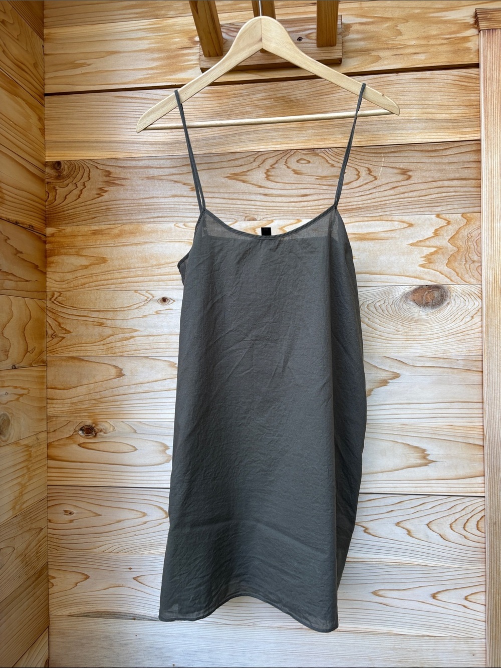 Banana Republic 90’s inspired 100% Cotton Slip Dress
Size Medium 
EUC